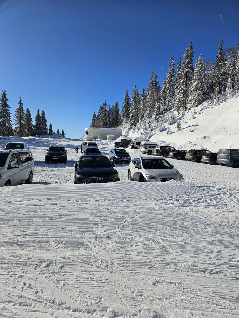 wer über die Mautstraße auf die Steinplatte fährt, kann hier parken