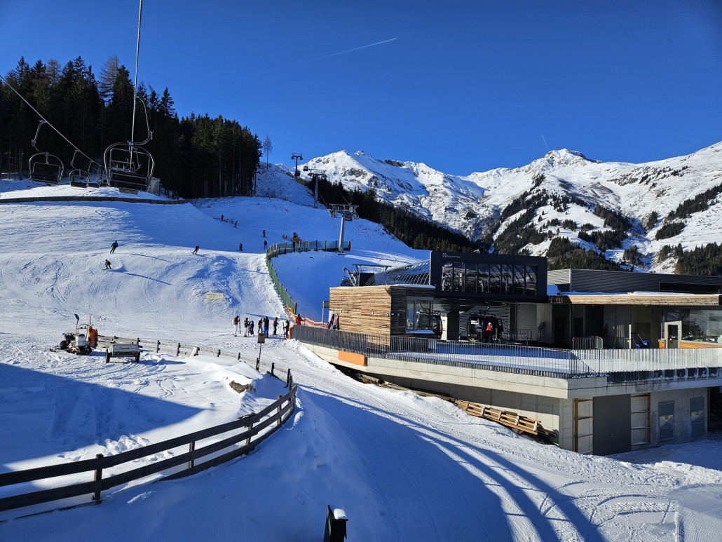 Dannach kommt gleich die Waldalmbahn. Mit Baujahr 2016 die neuste Anlage.