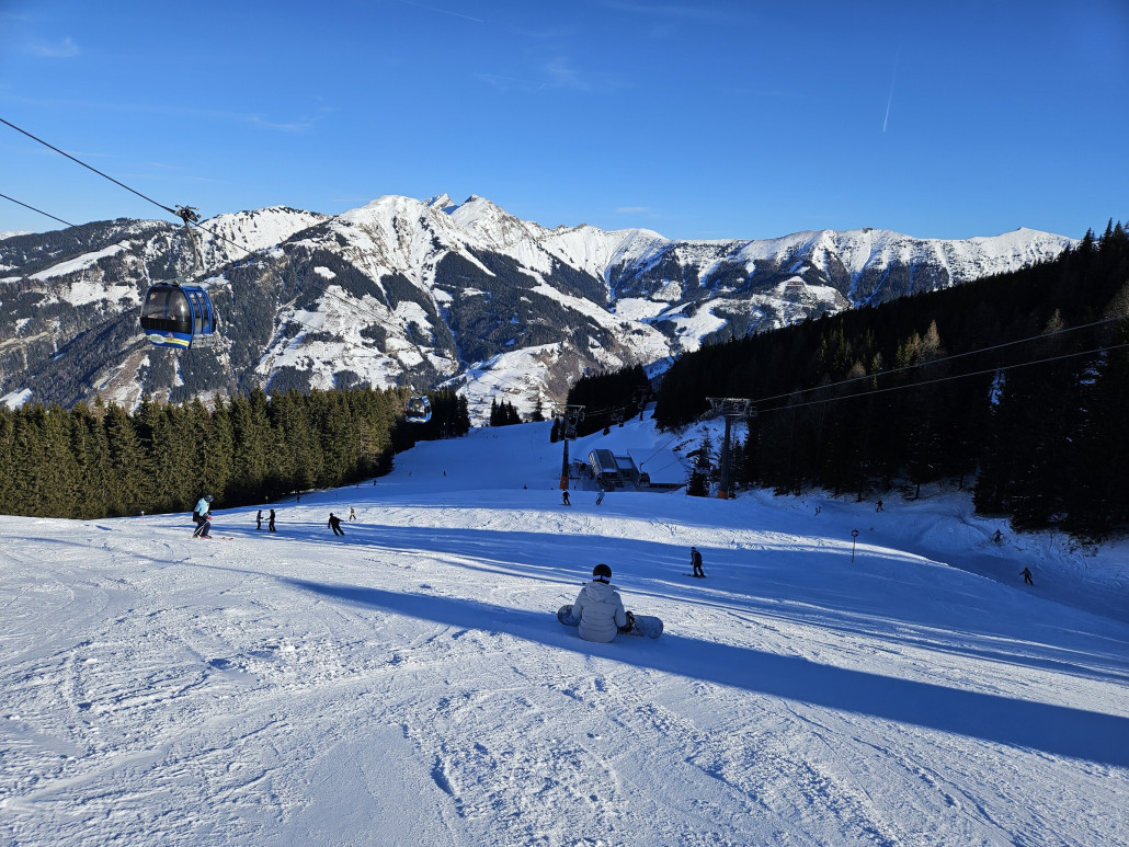 Rechts Gipfelbahn und links die zweite sektion Hochalmbahn.