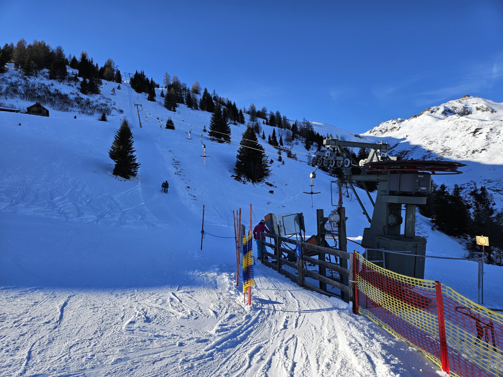 Beim nächsten Versuch klappte es aber. Der Gratlift ist noch ein kurzbügler mit Liftomat 2000 und war das Kriterium um hier her zu fahren.