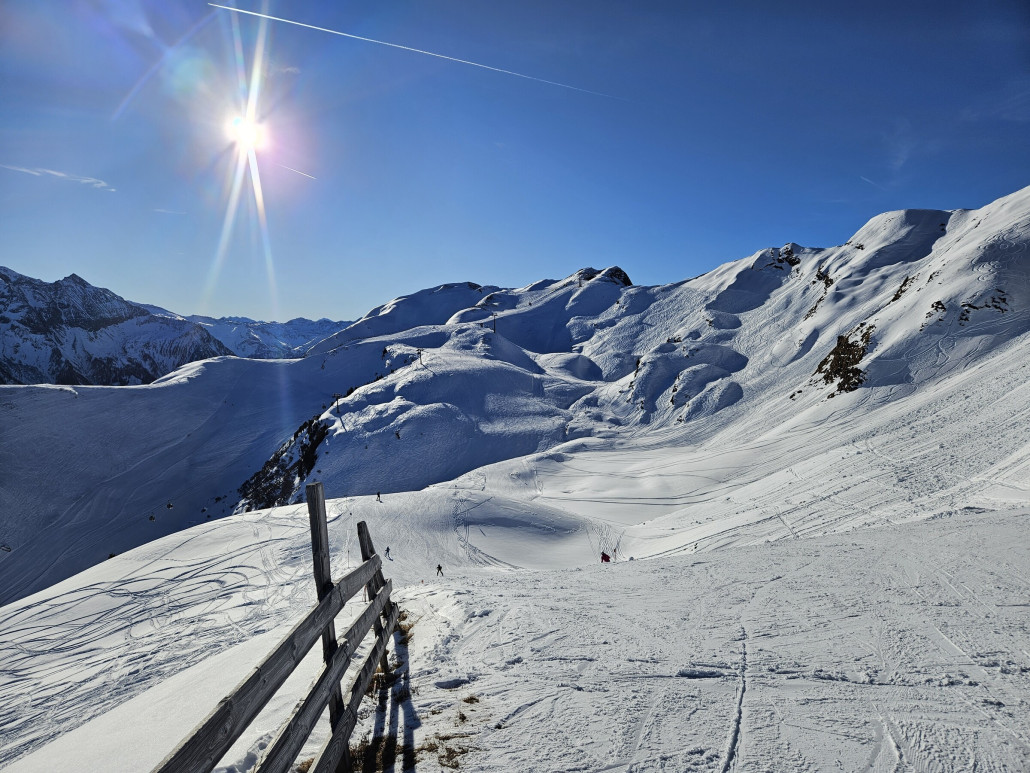 Bergstation des Gratliftes mit Blick zum oberen Teil der Gipfelbahn.