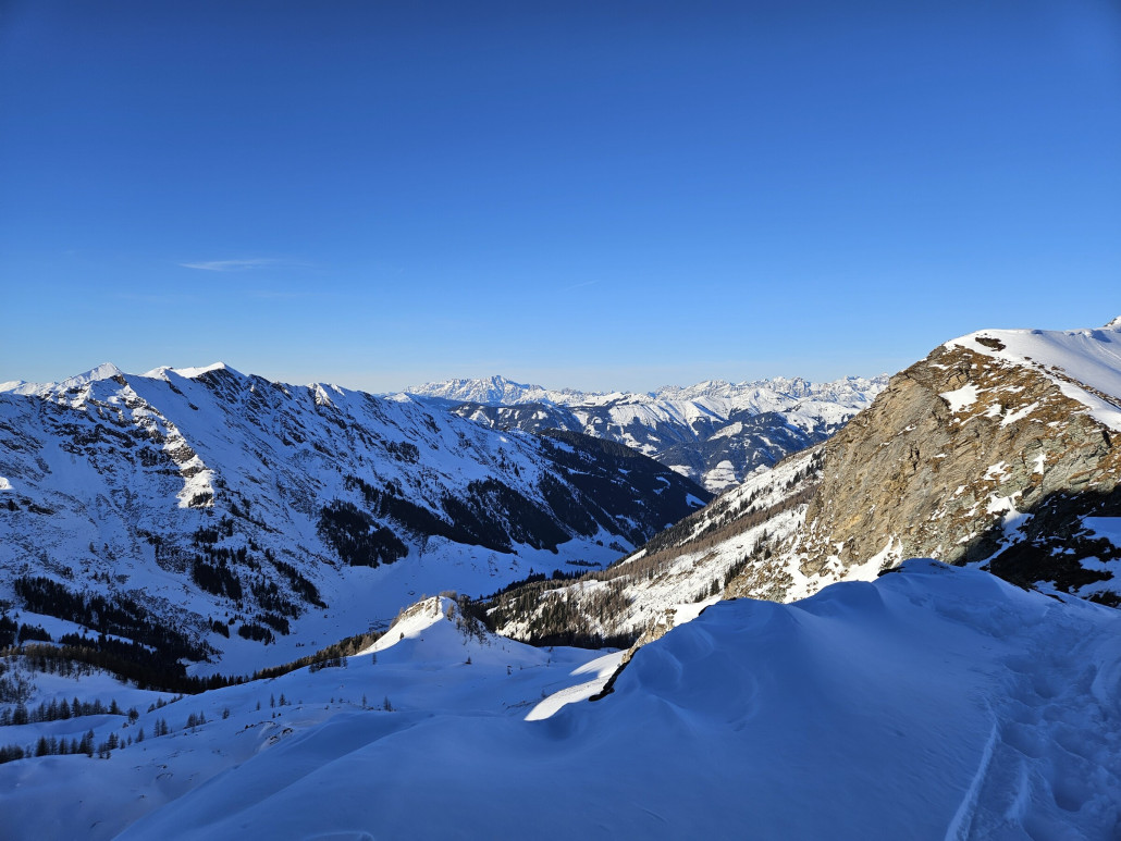 Oben an der Gipfelbahn den Grat etwas vor gefahren mit Blick richtung Westen.