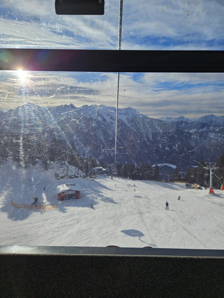 Und wieder ab ins Tal.<br /><br />Fazit: recht schöner Schitag, vor Allem die Pisten an der Brunnenkopfbahn fand ich ausgezeichnet. Auch im hinteren Gebietsteil sehr gut zu fahren, aber da kommst du dir halt vor wie in einem Kühlschrank ohne Licht.<br />Neu für mich waren auch die Bezahlparkplätze an der Talstation.<br />Darum auch der Titel des Berichts.<br />Mag ich nicht und ist für mich auch ein Grund<br />nicht mehr hierher zu kommen.