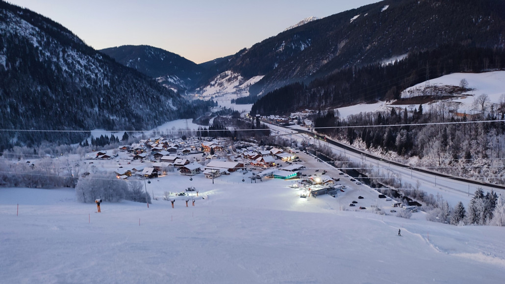Letzte Talabfahrt nach Gleiming 16:45 Uhr. Die Lampe unten bringt richtig viel für die Bodensicht