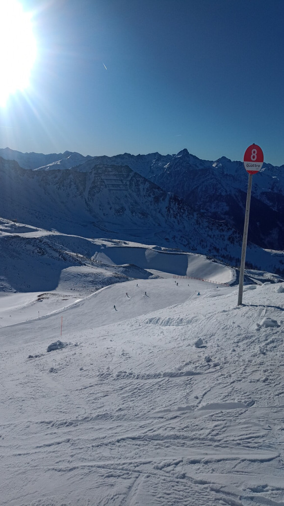 Leerer neuer Speichersee