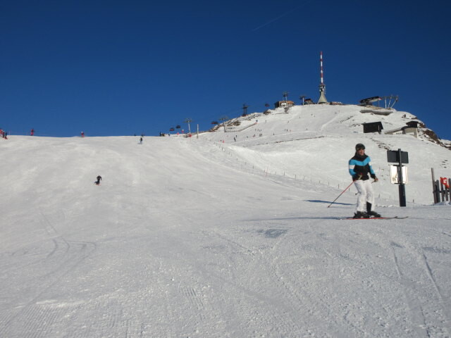 Brunellenfeldpiste, links der 6-CLD-B Brunellenfeld, dahinter die 40-ATW Horn Gipfel, rechts die 10-MGD Raintal