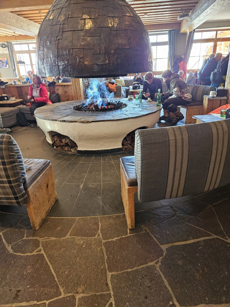 na, wer kennt die "Hütte" ? Ist wahrscheinlich auch nicht jedermanns Sache, aber Qualität wird da schon geboten.