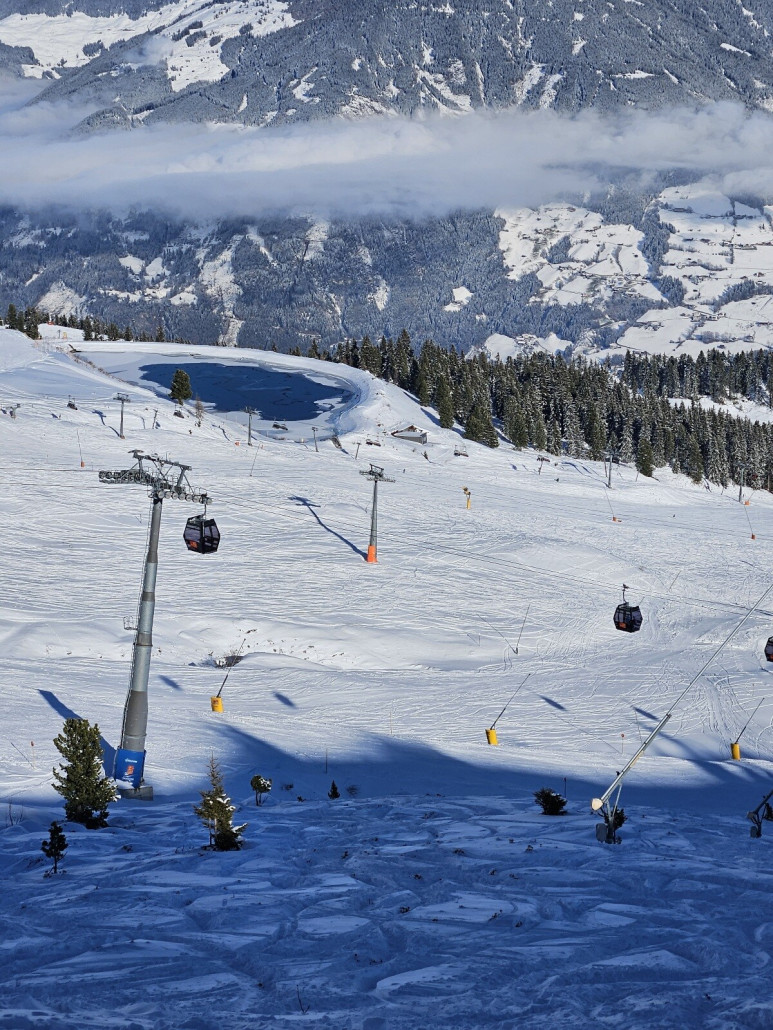 ein erstaunlich voller Speicherteich
