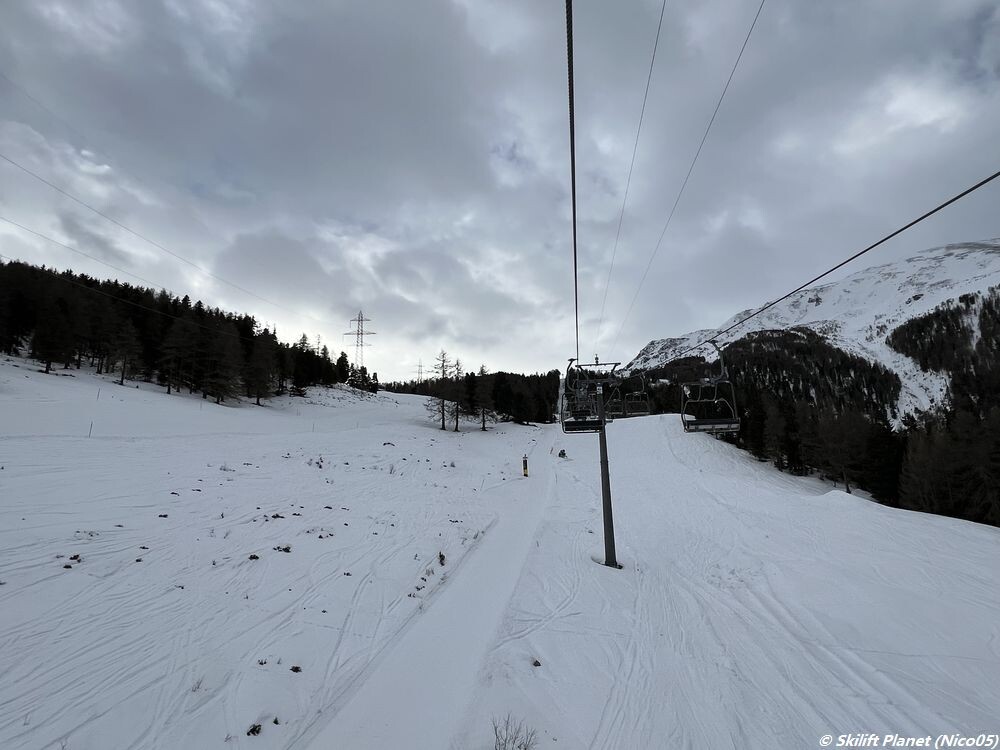 Piste links geöffnet (ober Niw Güät) Piste rechts geschlossen (unter Niw Güät)