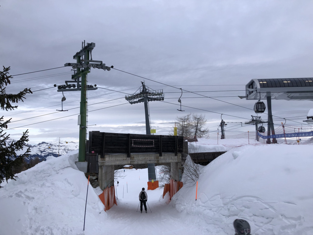 Zum Schluss wartet noch eine letzte Abfahrt auf uns, die Piste de l' Ours. Wir treffen gerade um 16:25 unten an der Schlepplift Drum ein, den Tag wird also völlig ausgenutzt :)
