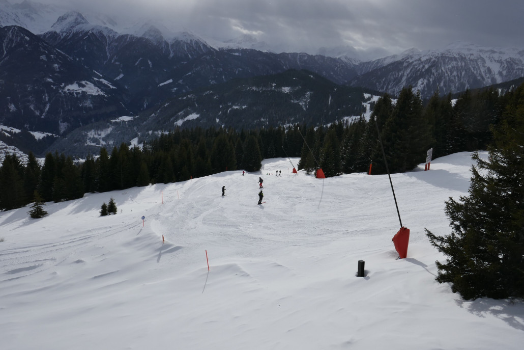 Blaue an der Puizbahn. Die linke Puizpiste ist noch gesperrt, trotz ausreichend Schnee