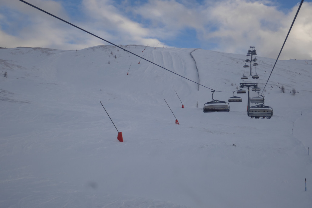 Sportabfahrt links grundpräpariert. Warum nicht geöffnet?