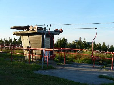 die Bergstation mit dem Fichtelberghaus im Hintergrund