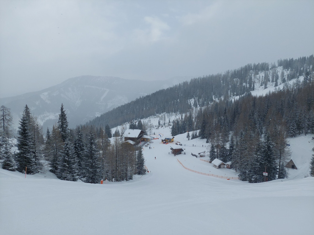 Blick aufs Zentrum des Skigebiets