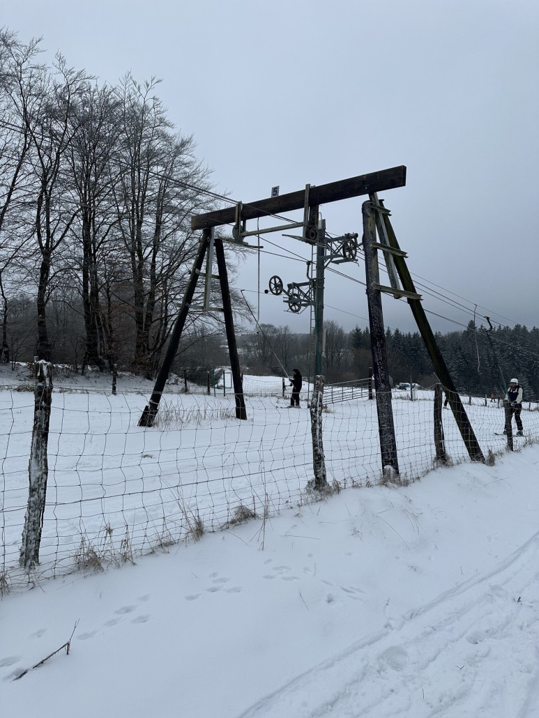 Gazon 1-Stütze (Poma im Hintergrund)