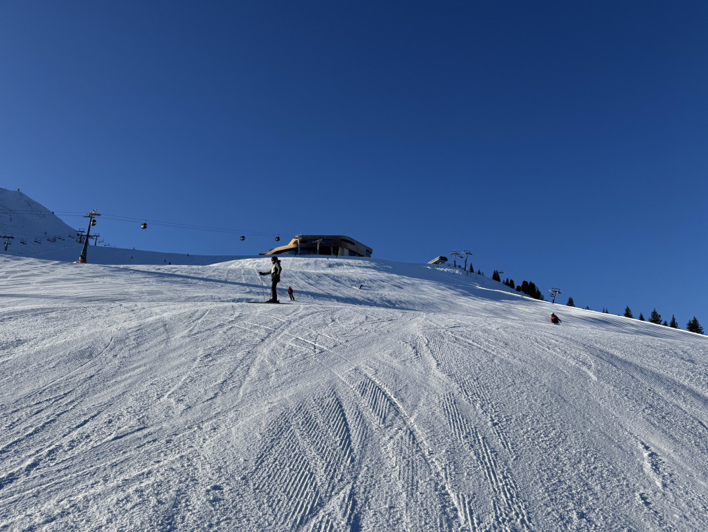 Blick zur Bergstation Spieljochbahn