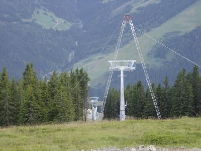 Stütze 8 und 9 - und eine Stütze der Hilfsseilbahn