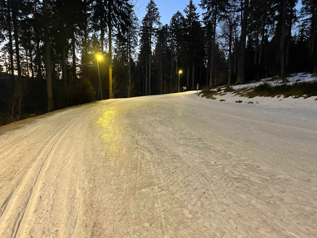 Das war eine Spiegelfläche, Eis pur. Wär interessant mit Schlittschuh hier zu probieren