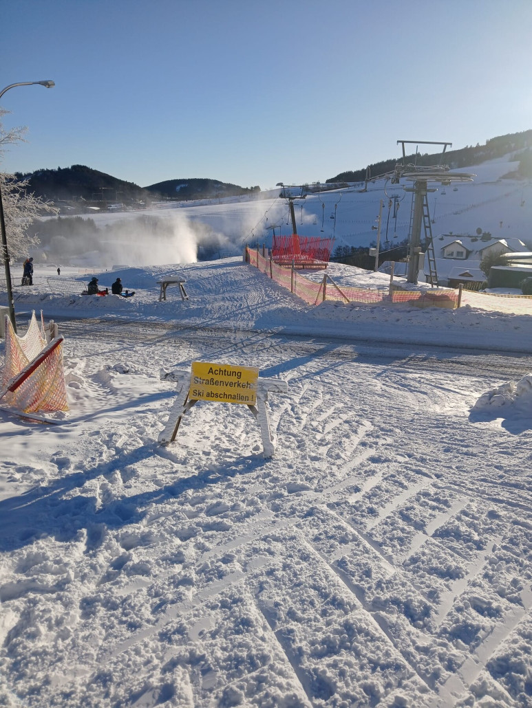Straßenüberquerung zum Sonnenhang