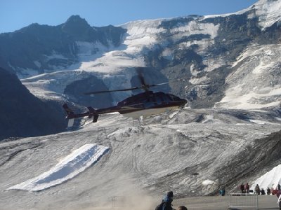 Da kommt ein Privat Hubschrauber