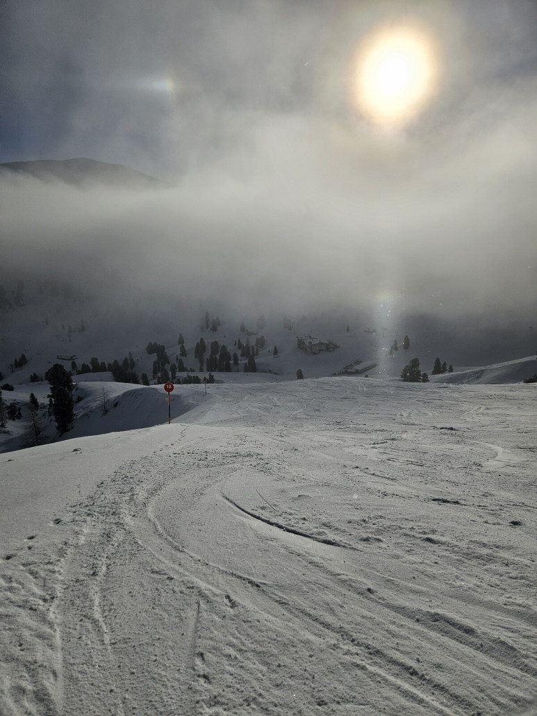 die Pisten am Frühmesser waren großteils sehr gut, hier die 12. Die 11 fand ich noch besser mit ihren vielen Kuppen, die 10 überhaupt top, weil noch kaum befahre. Nur die 13 hab ich ausgelassen, da war es mir zu wuselig.