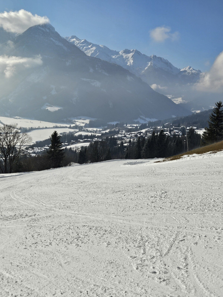 weiter unten mit Ausblick in den Oberpinzgau