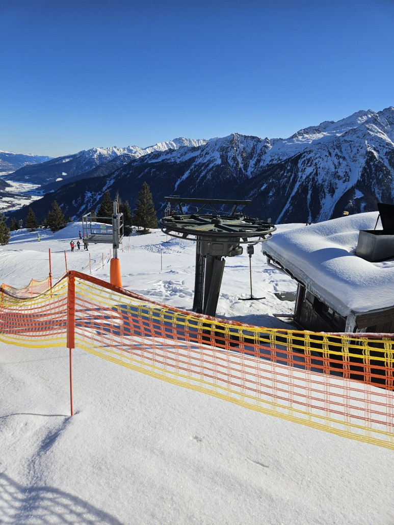 Ja, und da ist noch der Handllift. So ein Teil mit Dieselantrieb, wovon es eh nicht mehr viele gibt.