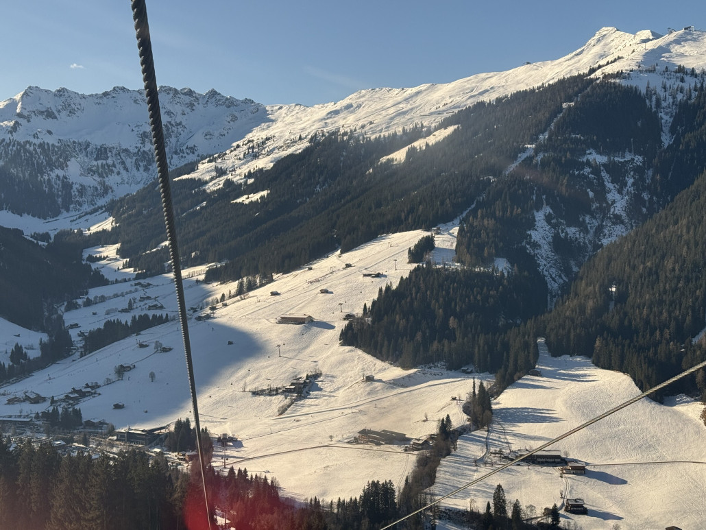 Blick aus der Verbindungsbahn Richtung Pöglbahn und Wiedersberger Horn.
