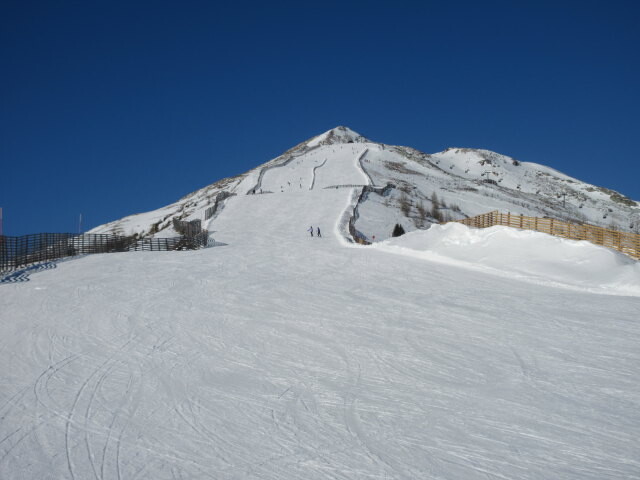 Panoramaabfahrt, rechts im Hintergrund der 4-CLD-B Gipfel