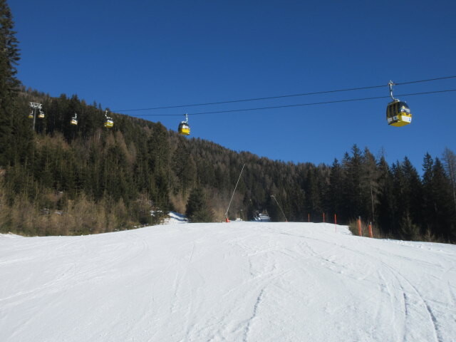 Almabfahrt St. Michael, darüber die 8-MGD Sonnen