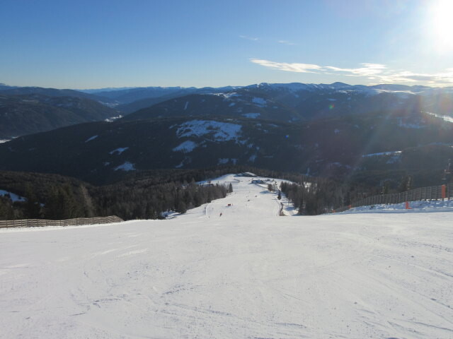 Almenabfahrt, rechts daneben der 2-SL Aineck