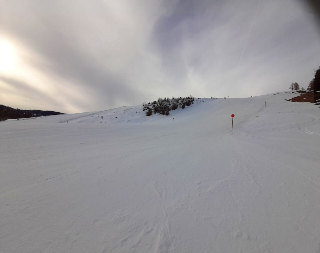 selten offen: das obere Stück der Ranhartpiste: Am Ende kommt man zur Almbahn (im Bild ganz links ist eine der Almbahnabfahrten zu sehen)