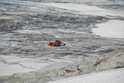 Pistenbully fährt noch zum Tuxer Fernerhaus