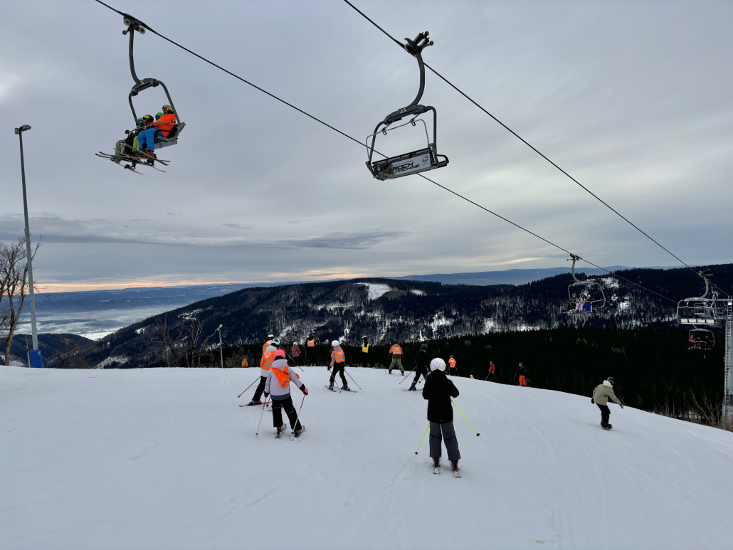Nachteil wenn es keine blaue Piste gibt, auch Skischulen fahren die Abfahrten 1 und 2