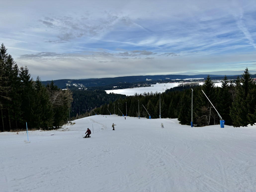 Pistenbreite wie die letzten Jahre schon immer bei 2/3 und durchaus gut, mehr ist natürlich schöner