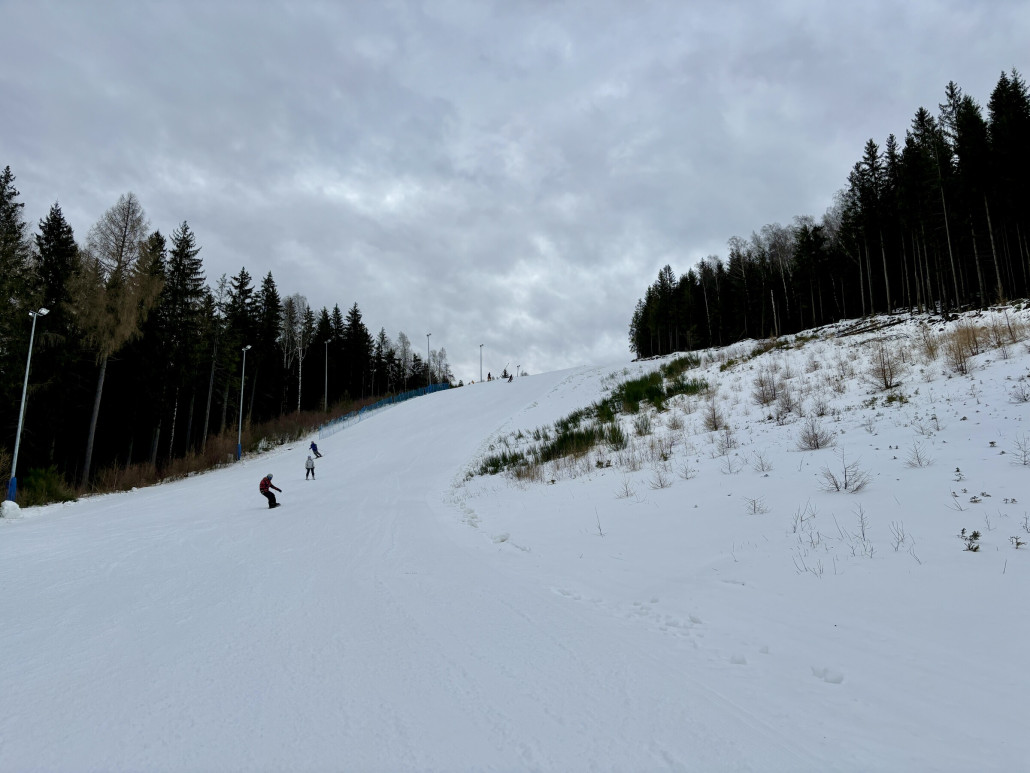 Wir waren uns unsicher ob die Piste 1 dort im Mittelteil auch schon breiter gewalzt war?!