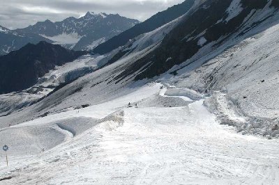 Piste. Im Hintergrund Nörderjoch.