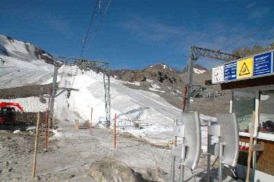 Lifteinstieg und Schneedepot