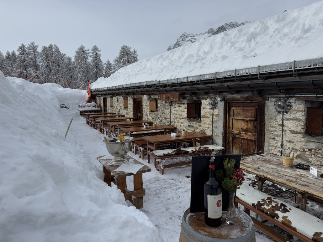 Hütte Kuhstall mit gutem Essen, aber kleinen Portionen