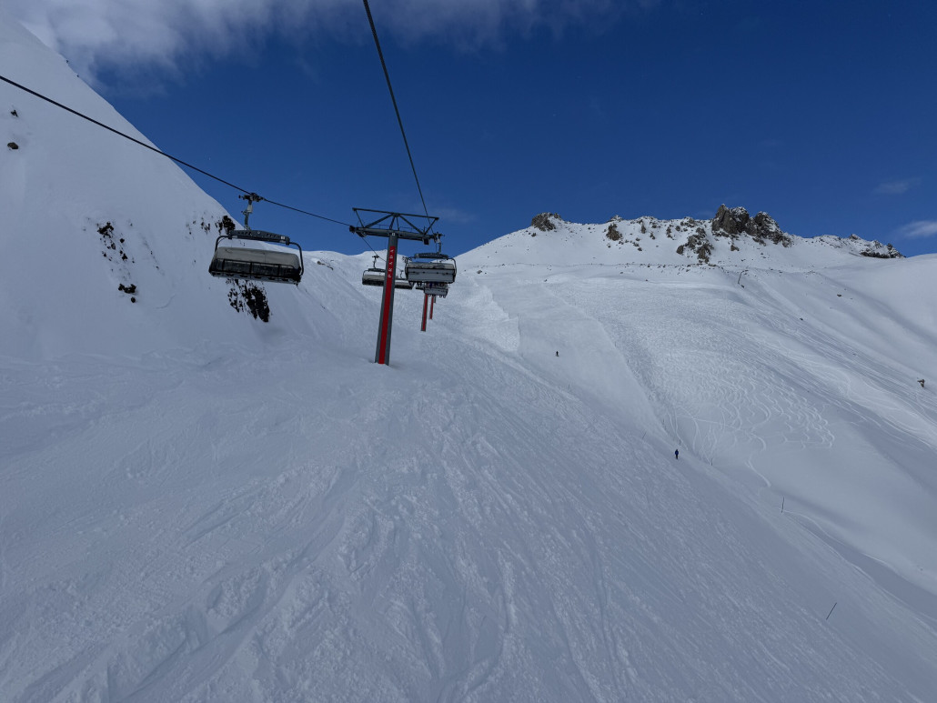 Endlich mal blauer Himmel. Tolles Gelände am Trais Fluors.