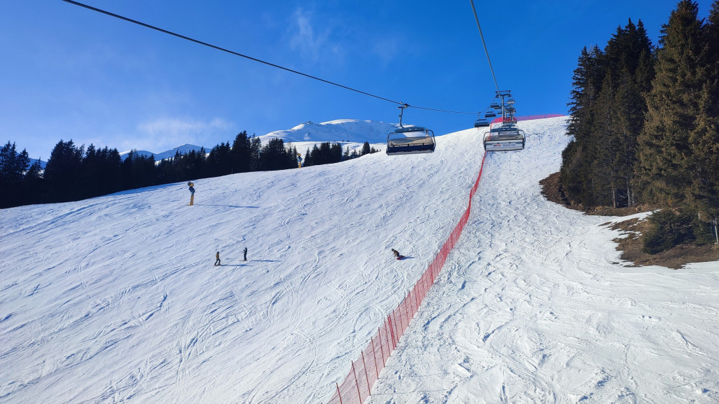 Zehner Abfahrt hart aber griffig am frühen Nachmittag