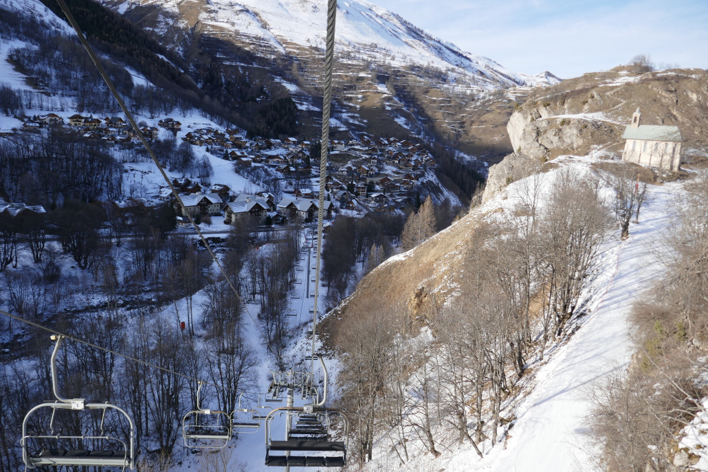 Moulin Benjamin mit gleichnamiger 4SB die vornehmlich leichte Pisten erschließt und als Zubringer fungiert.