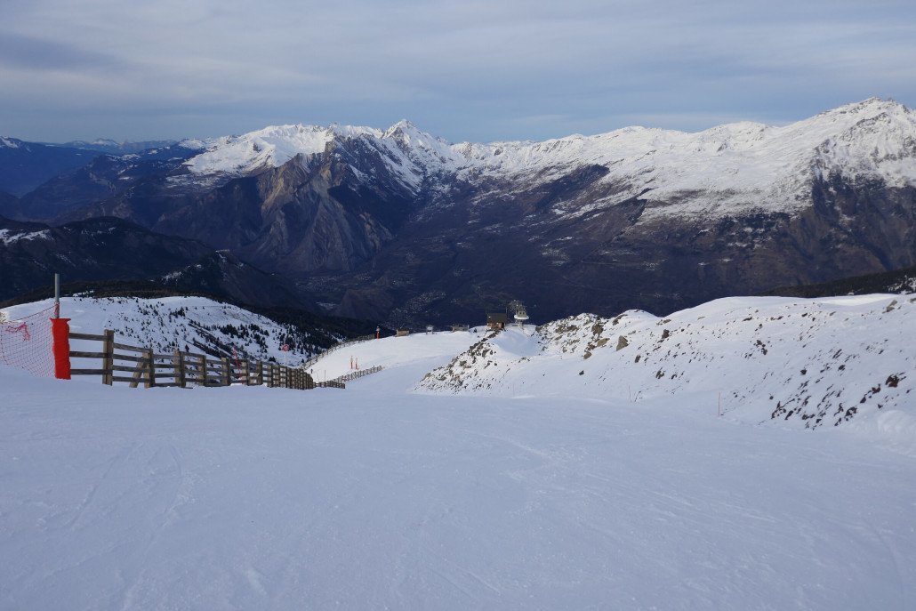 Ein letztes Mal den tollen Starthang hinunter. Wieder alles leer, wie den ganzen Tag hier...