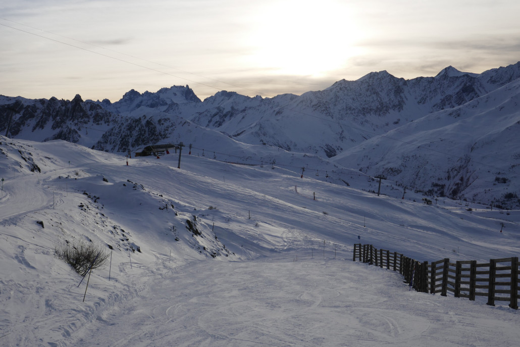 Die Sonne ist schon hinter den Bergen verschwunden und die Pisten sind immer noch perfekt