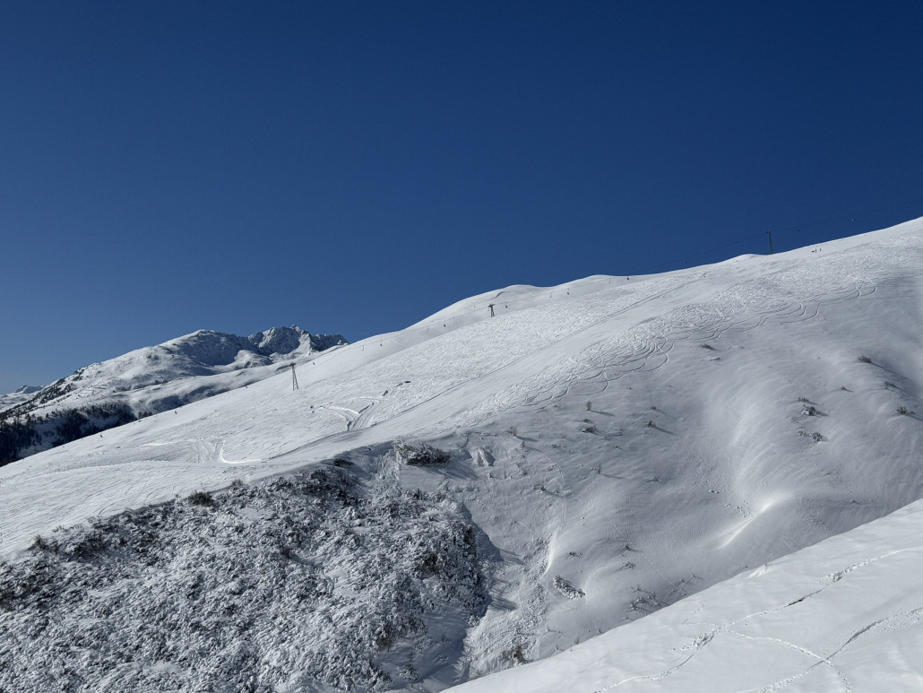 Blick rüber zum Pizzet mit der Piste Indiana