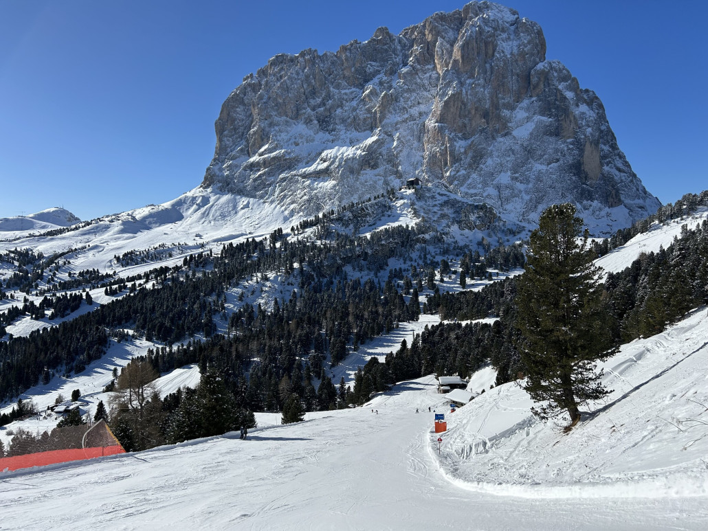Etwas Schnee hat der Langkofel abbekommen