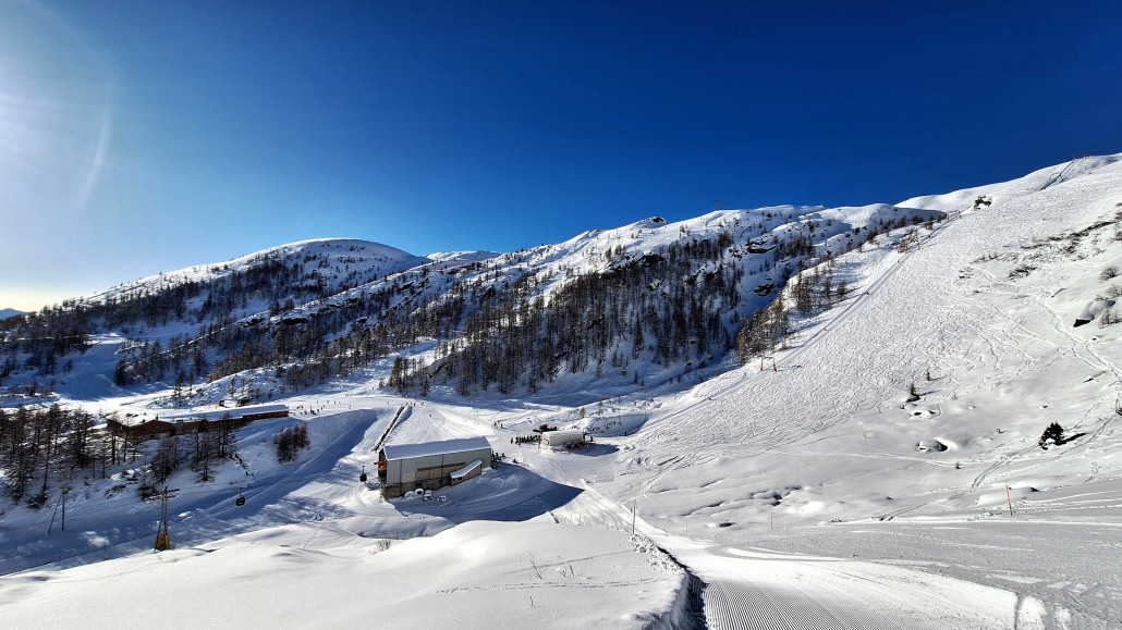 Hier sieht man die 6EUB Bergstation, Die Talstationd es Tre Ormen Liftes und die Talstation der 2SB Pan Zuccher