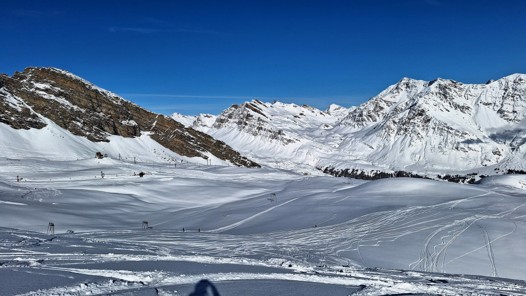 Hier kan man ungezungen ein paar Schwünge in den Pulverschnee ziehen