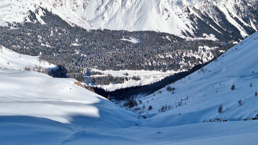 Zum Stausee und der A13