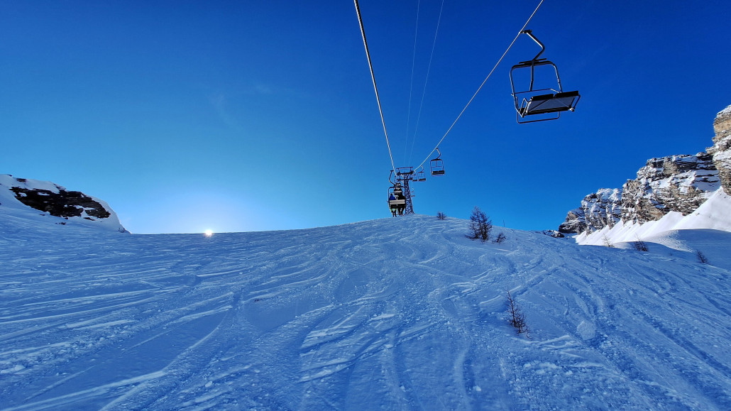 Letzte Sonnenstrahlen bei der Auffahrt mit der 2SB